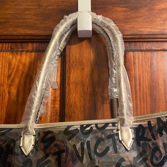NWT Victoria’s Secret Clear Plastic Graffiti Tote + Metallic Rose Gold Wrislet - Picture 9 of 12